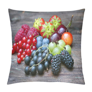 Personality  Summer Wild Berry Fruits On Vintage Board Still Life Concept Pillow Covers