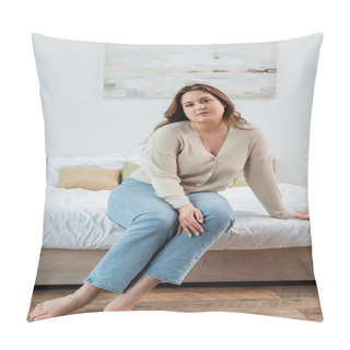 Personality  Pretty Body Positive Woman In Casual Clothes Looking At Camera On Bed  Pillow Covers