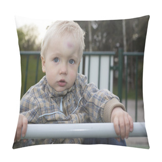 Personality  Boy With Bump On A Head Pillow Covers