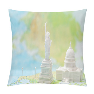 Personality  Small Figurines With American Attractions On Map With Pins  Pillow Covers