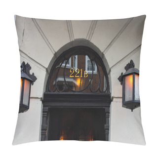 Personality  221B Baker Street In London, UK, Sherlock Holmes House Pillow Covers
