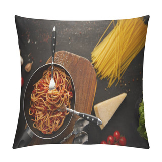 Personality  Top View Of Tasty Bolognese Pasta In Frying Pan On Black Background With Fresh Ingredients Pillow Covers