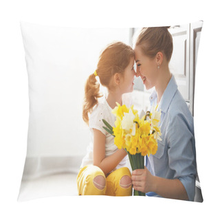 Personality  Happy Mother's Day! Child Daughter   Gives Mother A Bouquet Of F Pillow Covers