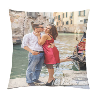 Personality  Young Man Embracing His Girlfriend On Quay Of Canal In Venice Pillow Covers