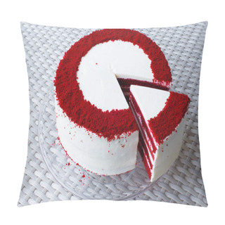 Personality  'Red Velvet' Cake On A White Table Pillow Covers
