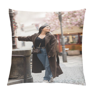 Personality  Full Length Of Happy Brunette Woman In Coat And Jeans Looking Away Near Lamppost In Park Pillow Covers