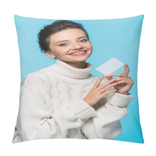 Personality  Cheerful Woman In White Knitted Sweater Holding Blank Card Isolated On Blue Pillow Covers