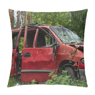 Personality  This Stock Photo Shows A Dump Of Shot And Burned Cars In Irpin, Bucha District Pillow Covers