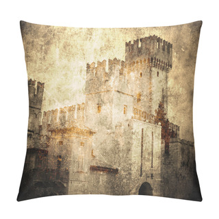 Personality  Scaligers Castle Pillow Covers