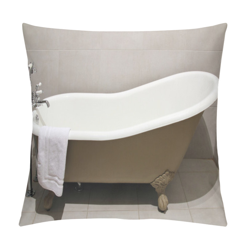 Personality  Old Style Bath Tub Pillow Covers