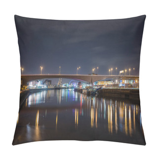 Personality  Night View Of A Motorway Bridge Across The River Clyde In Glasgow City Centre Pillow Covers