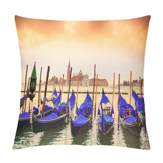 Personality  Gondolas In Venezia Pillow Covers