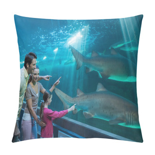Personality  Happy Family Looking At Tank Pillow Covers