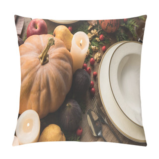 Personality  Served Table With Autumn Decor Pillow Covers