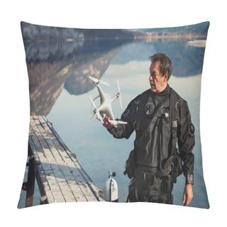 Personality  Drone Crash - Diver Holding A Rescued Drone Pillow Covers