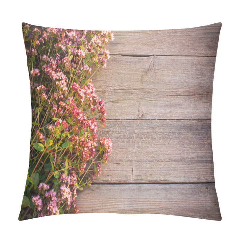 Personality  flowers on wooden background pillow covers
