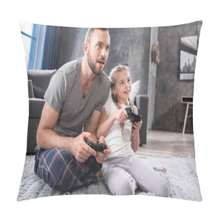 Personality  Father And Daughter Playing With Joysticks Pillow Covers