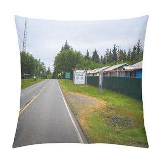 Personality  La Push, Washington, USA - June 11, 2023 : Welcome Sign For La Push With Directions To Local Amenities On A Cloudy Day. Pillow Covers
