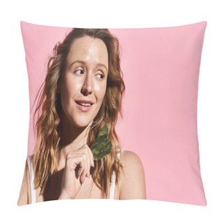 Personality  An Attractive Woman Delicately Holds Gua Sha, Showcasing Her Natural Beauty And Grace. Pillow Covers