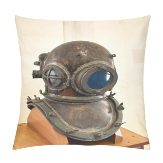 Personality  Obsolete Diving Helmet Pillow Covers
