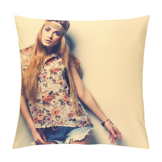 Personality  A Photo Of Beautiful Girl Is In Fashion Style ,vintag Pillow Covers