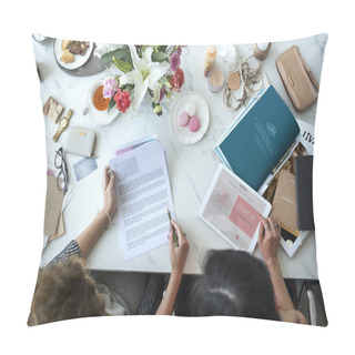 Personality  Women Working Together Pillow Covers