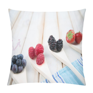 Personality  Fresh Berrys Fruit On Wooden Spoon Pillow Covers