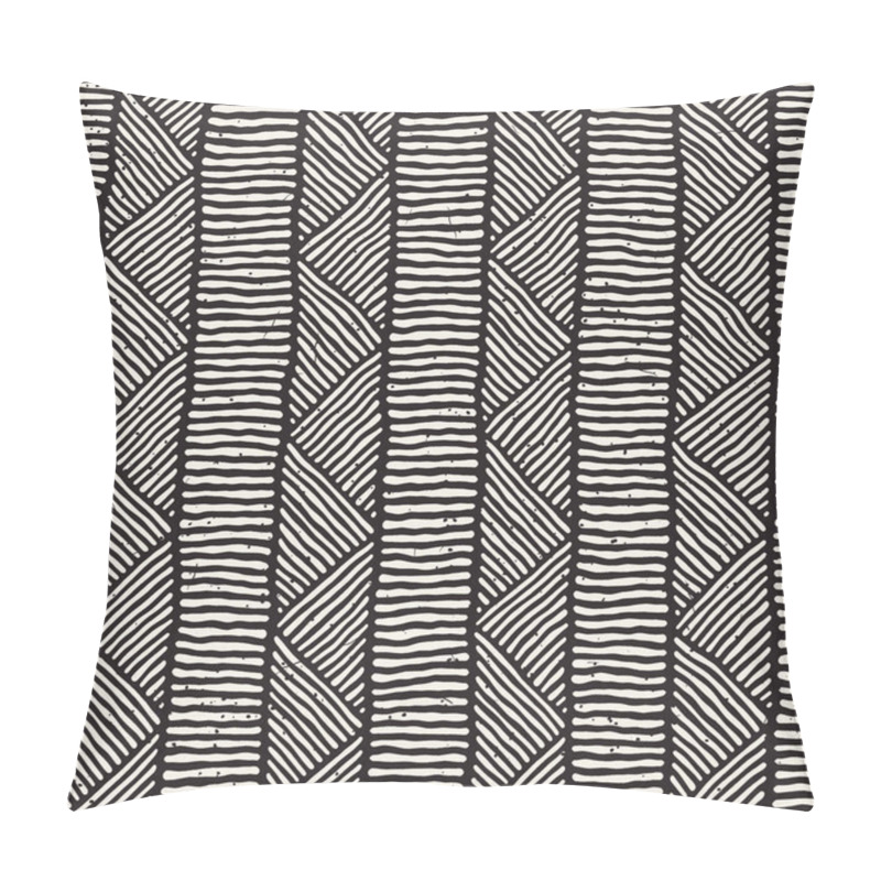 Personality  Seamless geometric doodle lines pattern in black and white. Adstract hand drawn retro texture. pillow covers