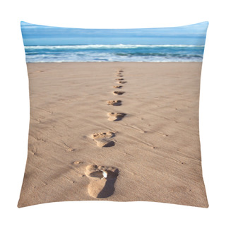 Personality  Footprints With Feather In Wet Sand In A Line Towards The Sea And Breakers Pillow Covers