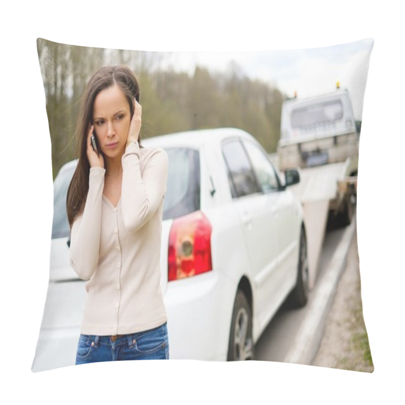 Personality  Woman Calling While Tow Truck Picking Up Her Car Pillow Covers