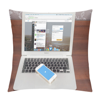 Personality  Apple IPhone 5S With Twitter App Pillow Covers