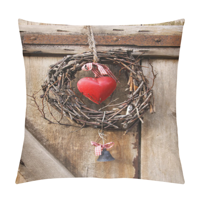 Personality  Rustic door heart wreath on a farm house pillow covers