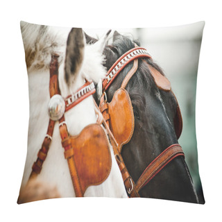 Personality  Horses Closeup Pillow Covers