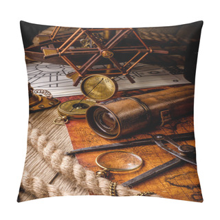 Personality  Old Vintage Retro Compass And Spyglass On Ancient World Map Pillow Covers