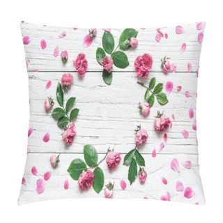 Personality  Round Frame Flower Pattern With Roses Flowers, Buds, Petals, Branches And Leaves Pillow Covers