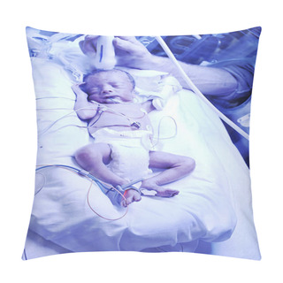 Personality  Infant Irradiated With Ultraviolet Light Pillow Covers