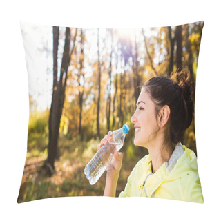 Personality  Young Woman Running Pillow Covers