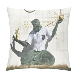 Personality  Spirit Of Detroit Statue With Detroit Tiger Baseball Jersey Pillow Covers