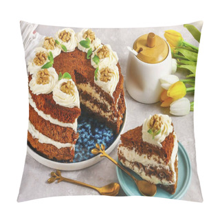 Personality  Put The Next Cake And Cream On It, Etc. Decorate The Cake With The Remaining Cream And Walnut Kernels Or Berries, Fruits. Place In Refrigerator To Soak For 2-3 Hours. Then Cut Into Portions And Serve. Pillow Covers