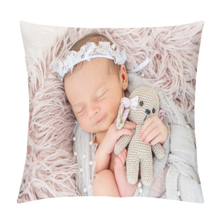 Personality  Newborn Baby Sleeping In The Basket Pillow Covers