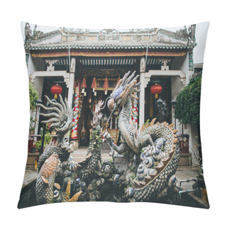 Personality  Statues Pillow Covers
