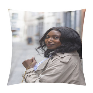 Personality  This Intimate Portrait Captures A Young Black Woman Offering A Gentle Smile As She Glances Over Her Shoulder. Set Against The Blurred Backdrop Of A European City Street, The Focus Is On Her Radiant Pillow Covers