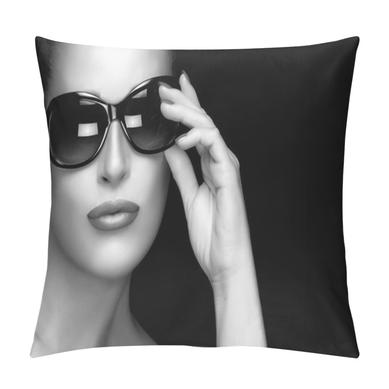 Personality  Fashion Model Woman in Black Oversized Sunglasses. Monochrome Po pillow covers