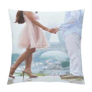 Personality  Unrecognizable Couple In Front Of The Eiffel Tower In Paris Pillow Covers