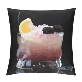 Personality  Bramble Cocktail On A Dark Background Pillow Covers