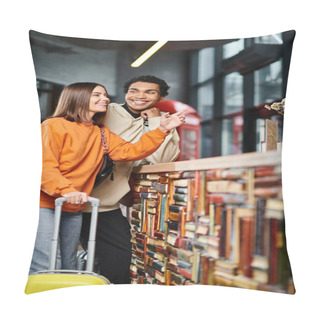 Personality  Cheerful Diverse Couple With Luggage Laughing, Woman Pointing With Finger At Hostel Reception Desk Pillow Covers