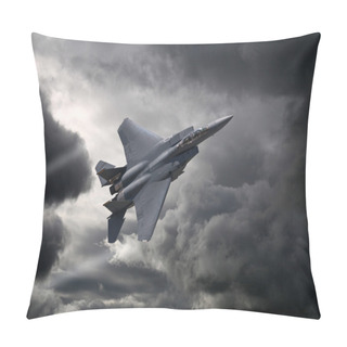 Personality  F-15 Eagle Flying Through The Storm Pillow Covers