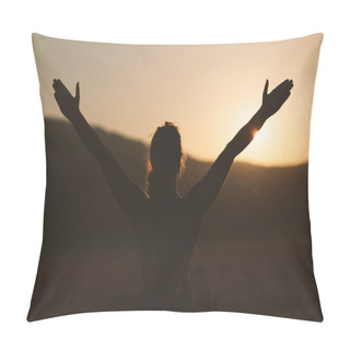 Personality  Girl Enjoying The Freedom. Instagram Tone, Retro Tone Pillow Covers