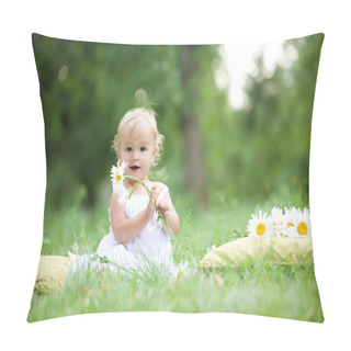 Personality  Baby Sitting On Green Grass Pillow Covers