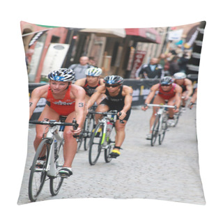 Personality  Kirsten Sweetland Cycling Leading A Group Pillow Covers